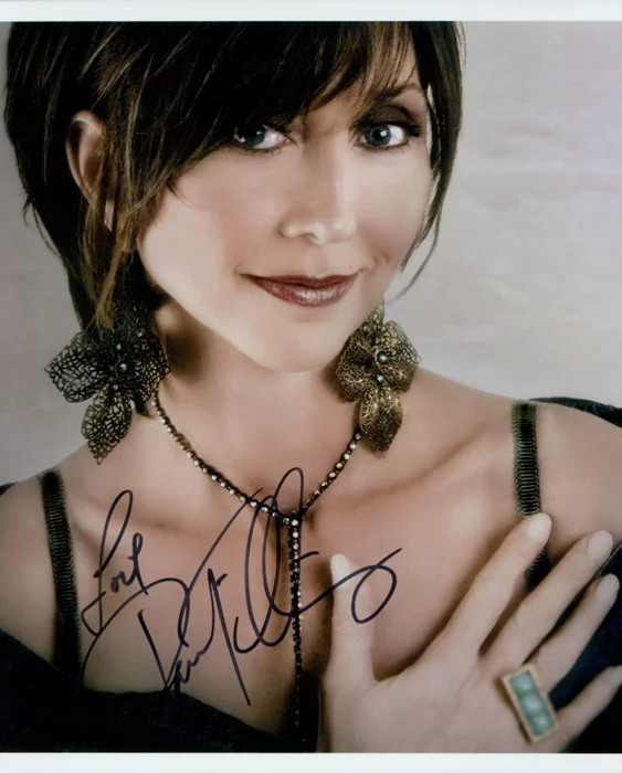 Pam Tillis autograph
