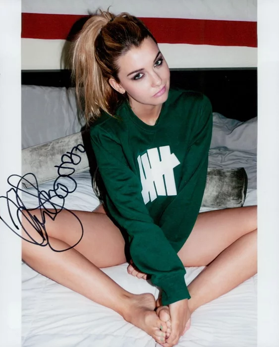 Emily  Sears autograph