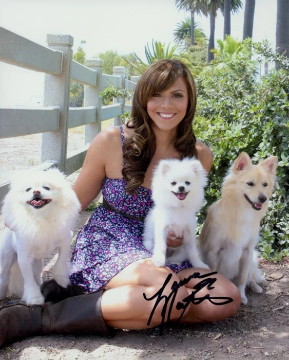 Laura Nativo autograph