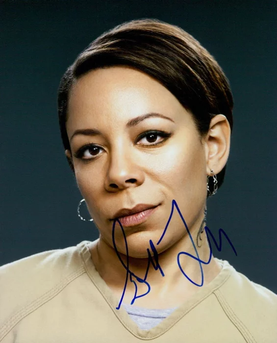 Selenis Leyva autograph