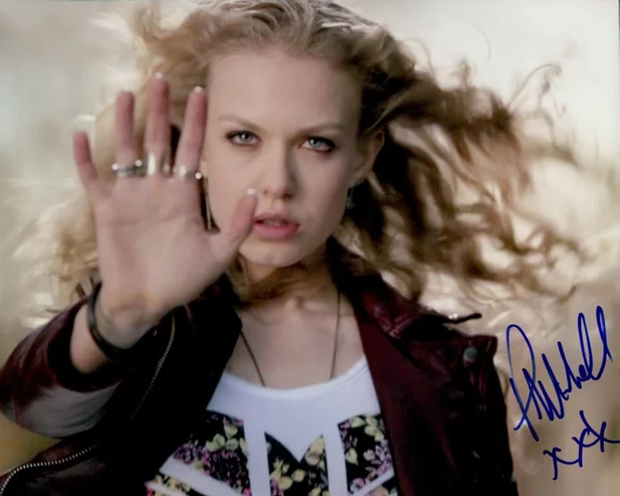 Penelope Mitchell autograph