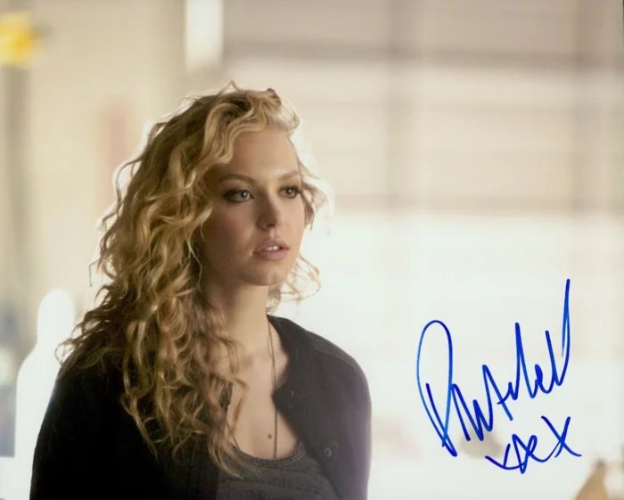 Penelope Mitchell autograph