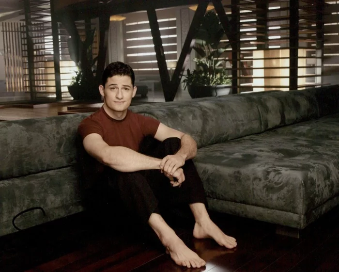 Enver Gjokaj autograph