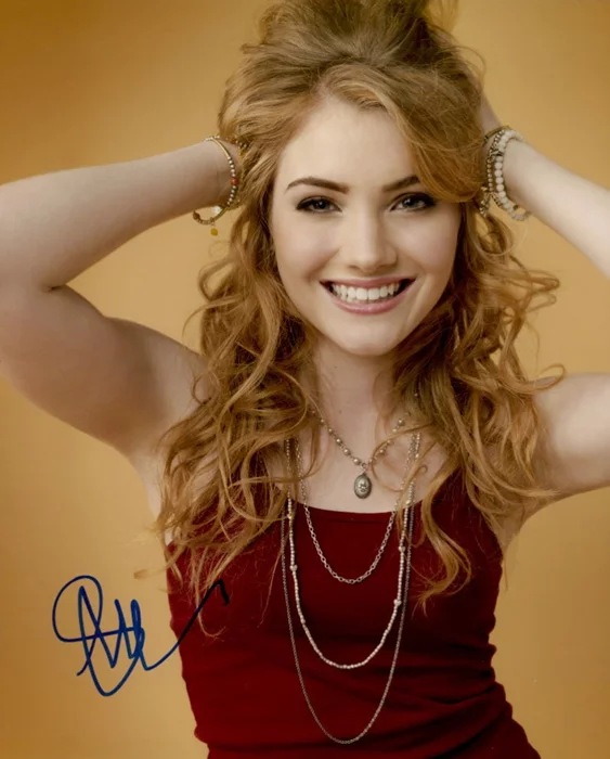 Skyler Samuels autograph