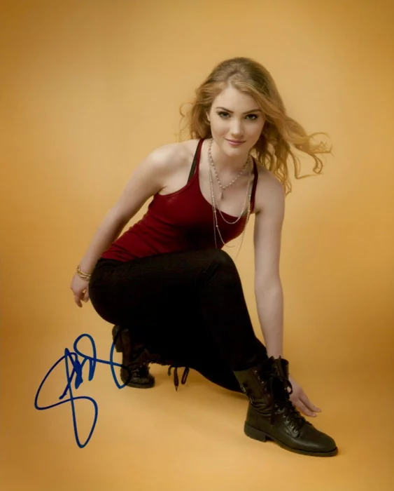 Skyler Samuels autograph