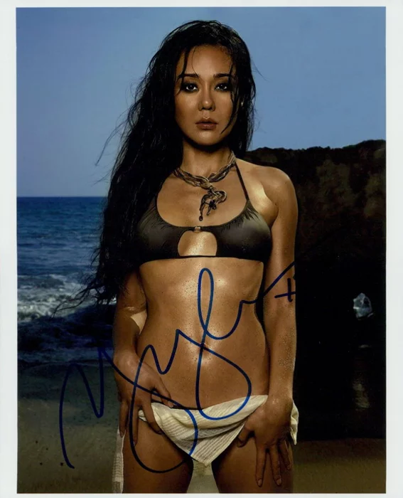 Yunjin Kim autograph