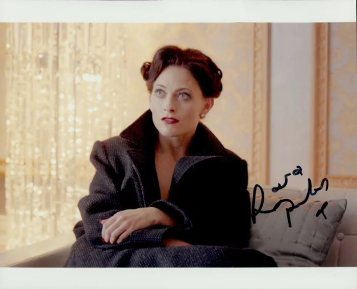 Lara Pulver autograph