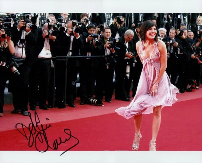 Delphine Chaneac autograph
