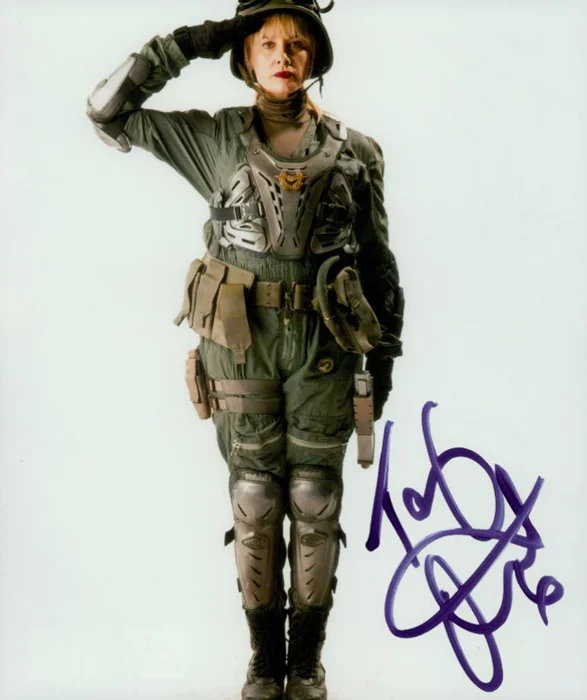 Tamzin Outhwaite autograph
