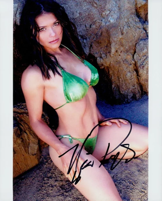 Nia Peeples autograph