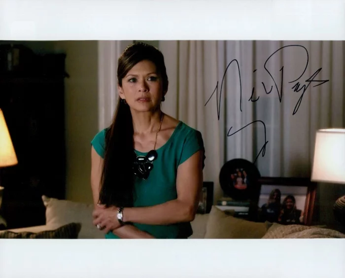 Nia Peeples autograph