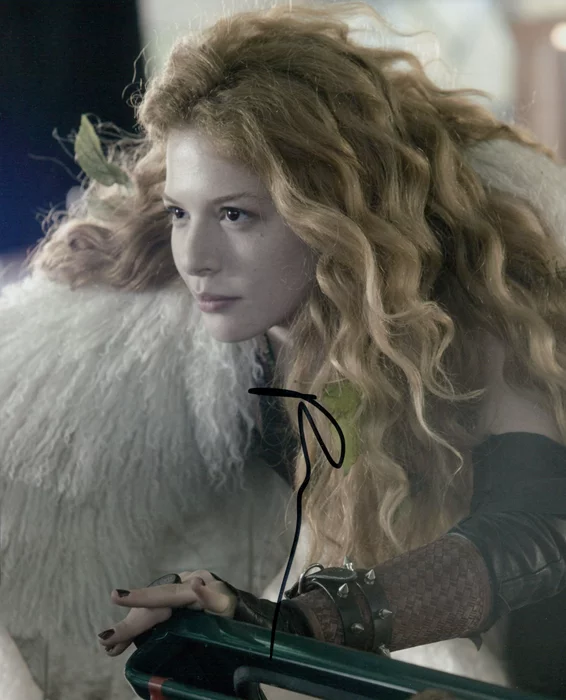 Rachelle Lefevre autograph