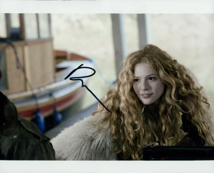 Rachelle Lefevre autograph