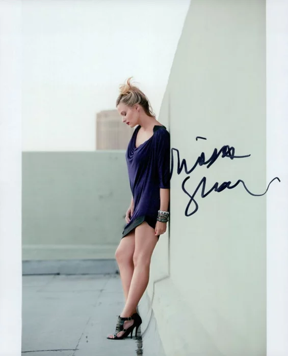 Vinessa Shaw autograph