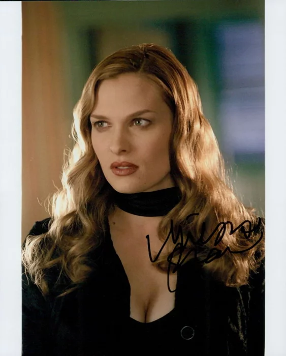 Vinessa Shaw autograph