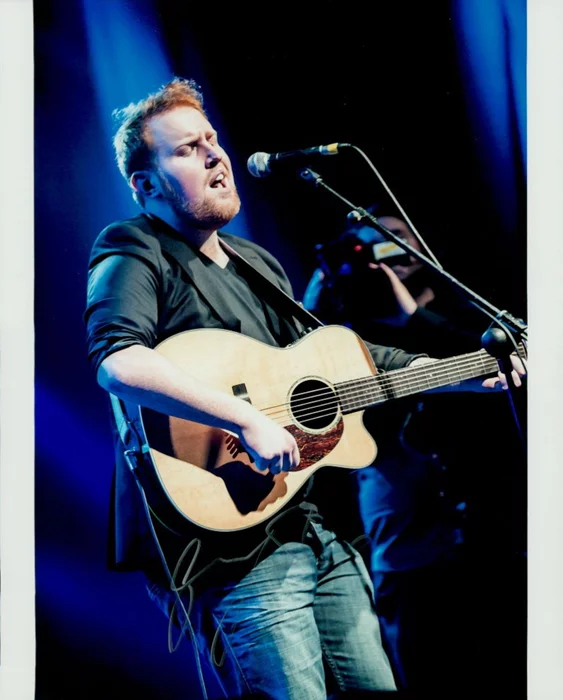 Gavin James autograph