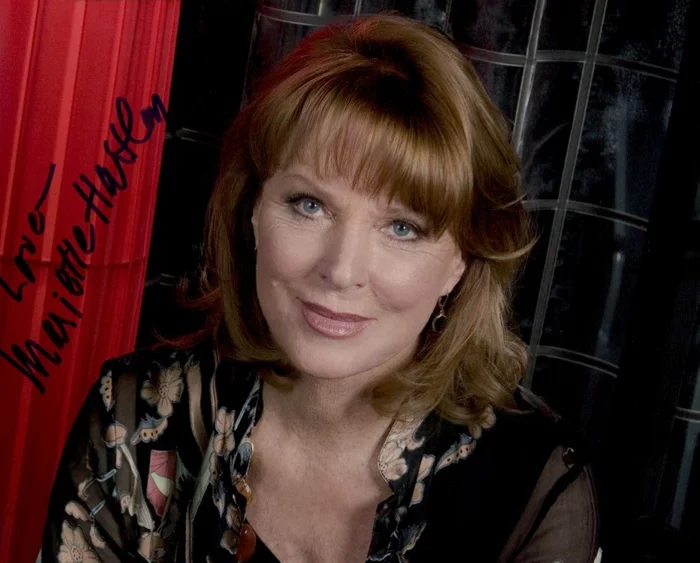 Mariette Hartley autograph