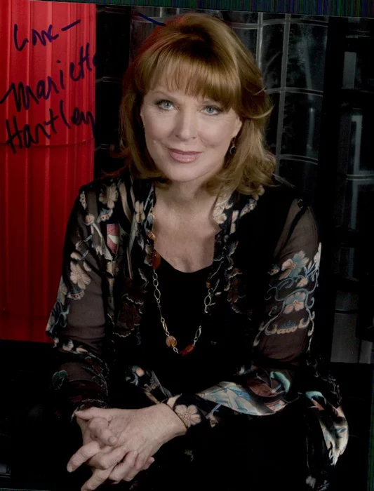 Mariette Hartley autograph
