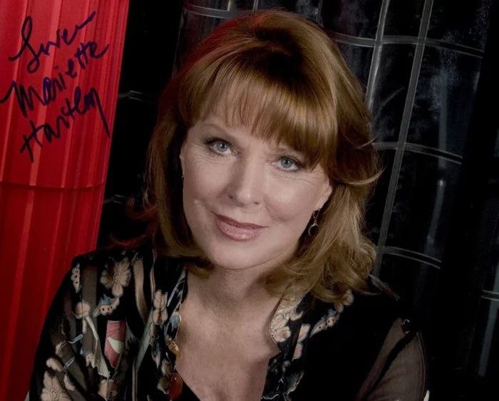 Mariette Hartley autograph