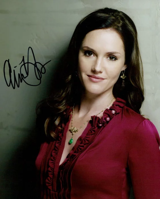 Erinn Hayes autograph