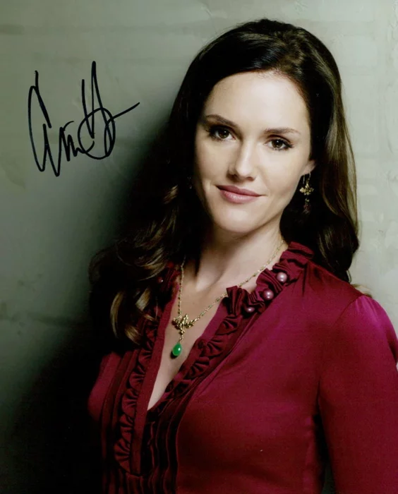 Erinn Hayes autograph
