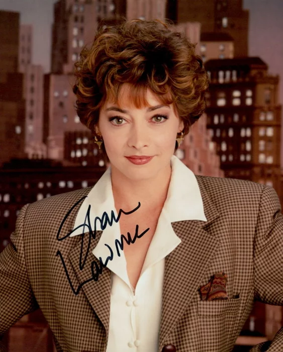 Sharon Lawrence autograph