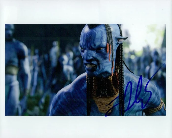 Laz Alonso autograph