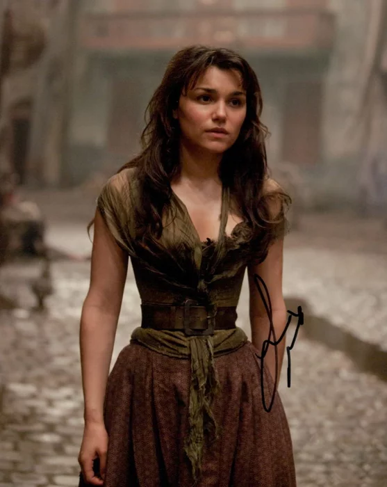 Samantha Barks autograph