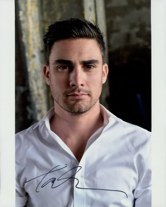 Tommy Savas autograph