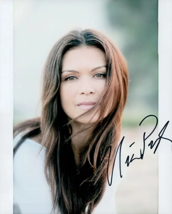 Nia Peeples autograph