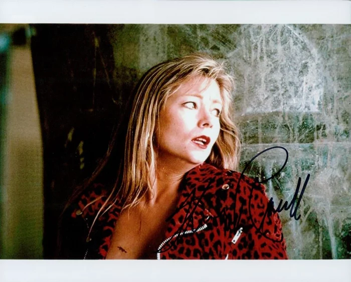 Theresa Russell autograph
