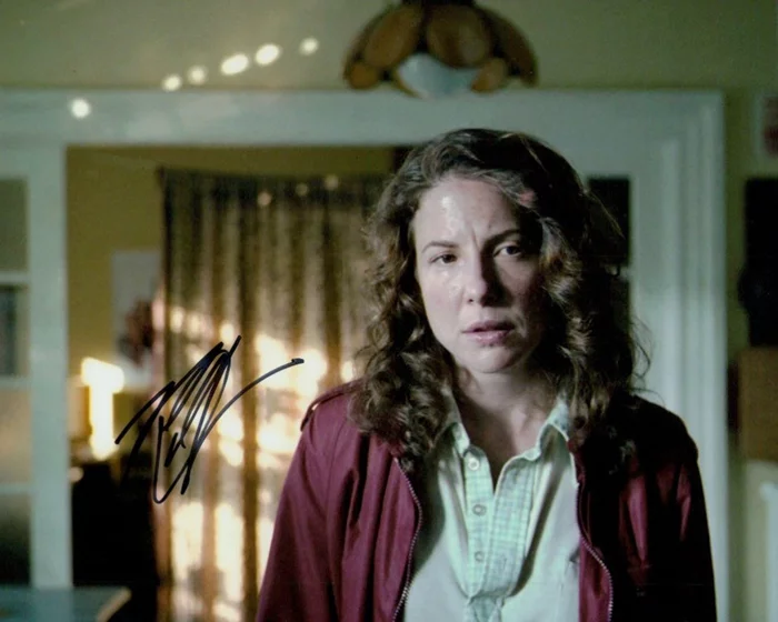 Robin Weigert autograph