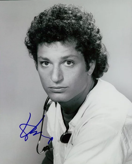 Howie Mandel autograph
