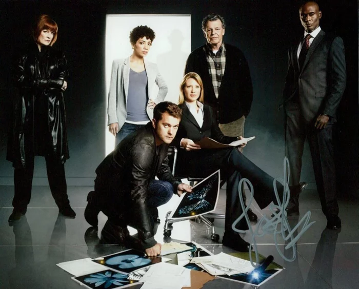 Joshua Jackson autograph