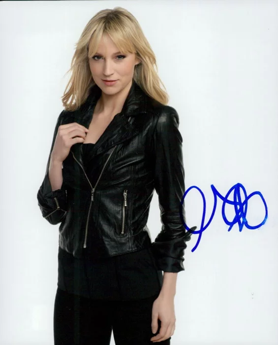 Beth Riesgraf autograph