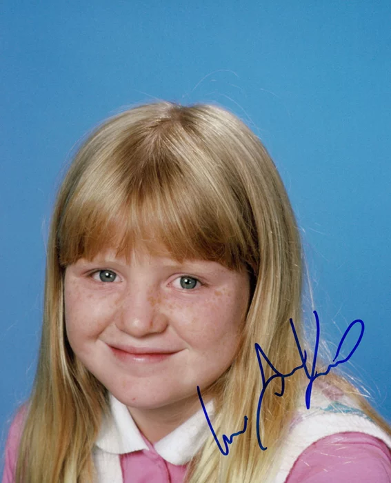 Tina Yothers autograph