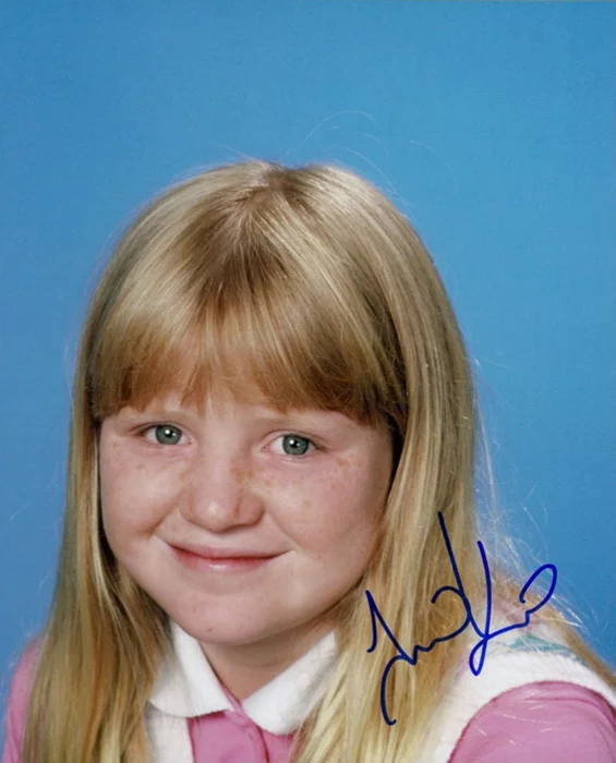 Tina Yothers autograph