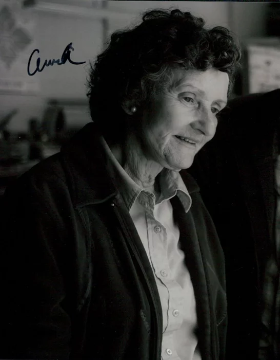 Angela McEwan autograph