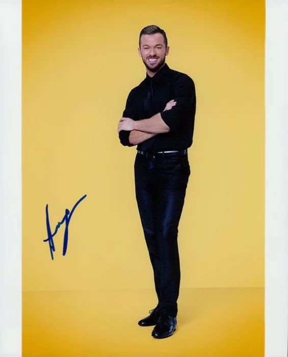 Artem Chigvintsev autograph