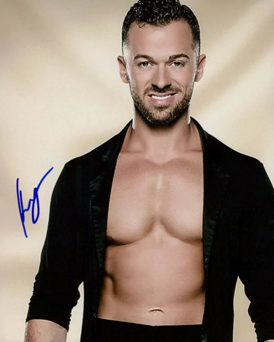 Artem Chigvintsev autograph