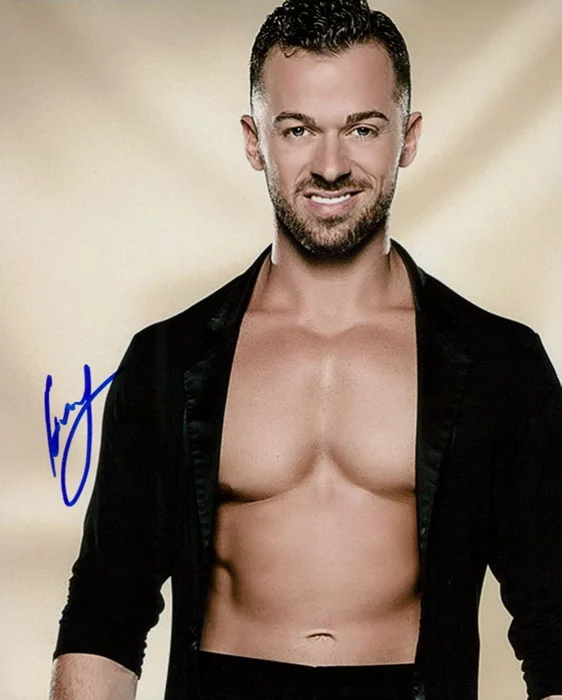 Artem Chigvintsev autograph