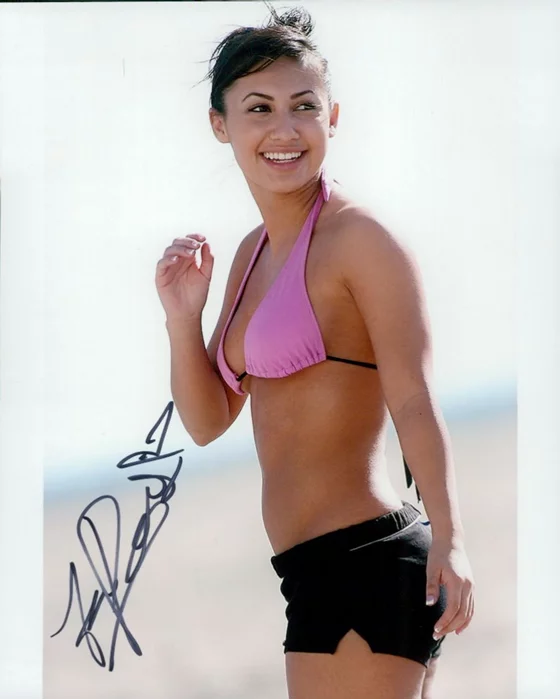 Francia Raisa autograph