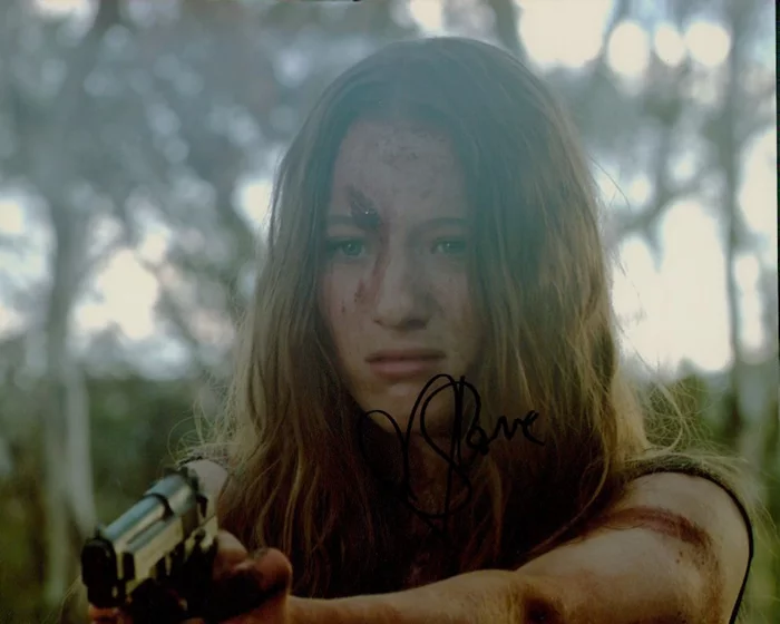 Sophie Lowe autograph