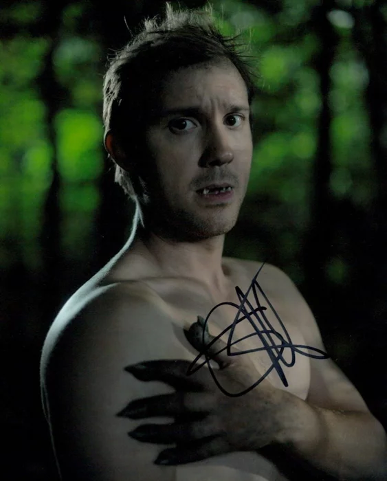 Sam Huntington autograph