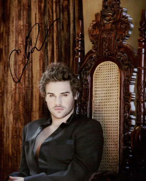 Grey Damon autograph