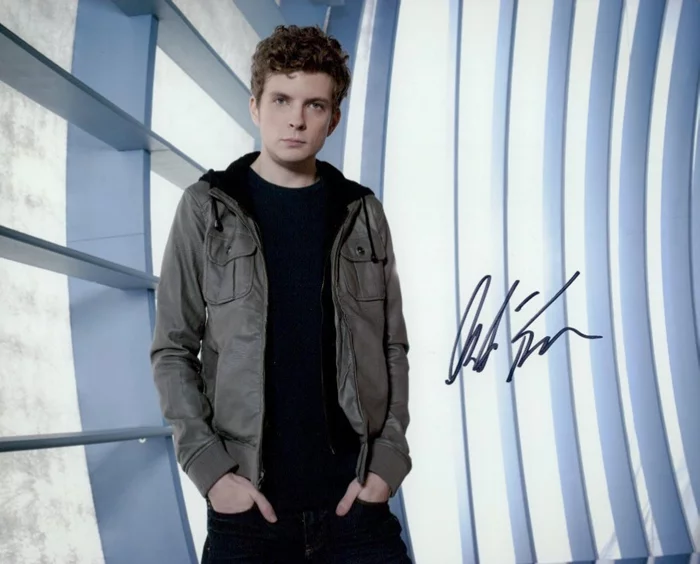 Erik Knudsen autograph
