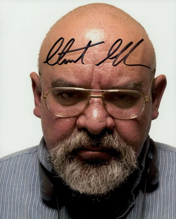 Stuart Gordon autograph