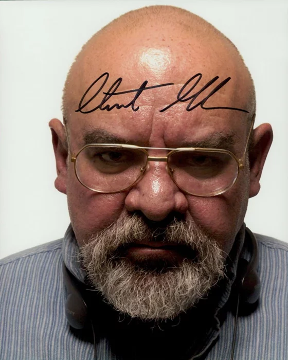 Stuart Gordon autograph