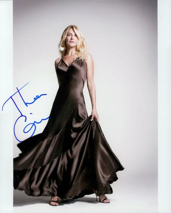 Thea Gill autograph