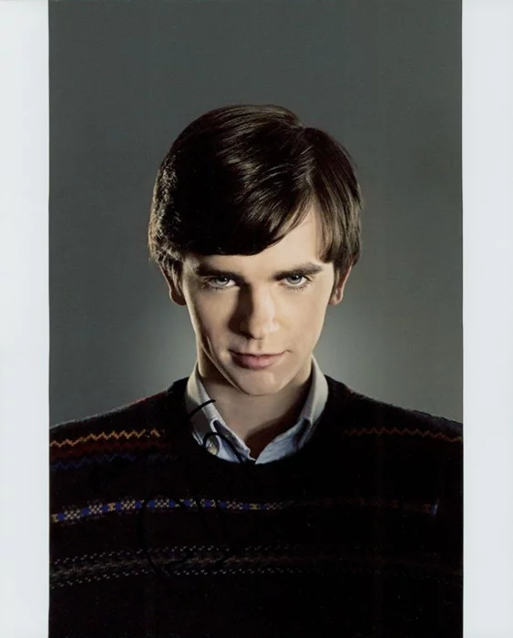 Freddie Highmore autograph